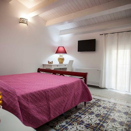 Palazzo Pagliaro Hotel Santo Stefano di Camastra Buitenkant foto
