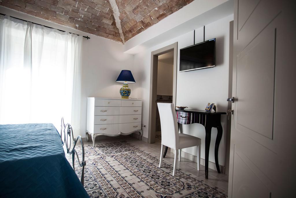 Palazzo Pagliaro Hotel Santo Stefano di Camastra Buitenkant foto